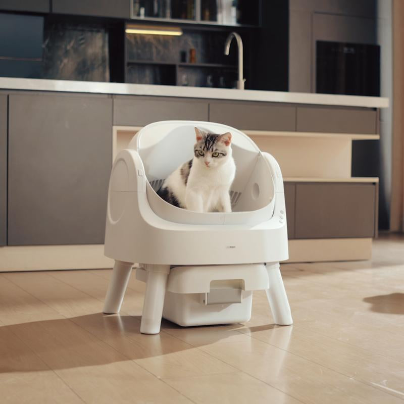 RoyalSavings Petpivot Autoscooper 11 open-top self-cleaning cat litter box with odor-free waste disposal and included trash bags.
